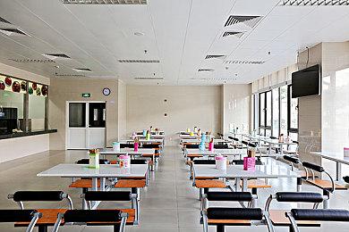 恋爱冒险作《制服女友》已于4月2日在STEAM发售